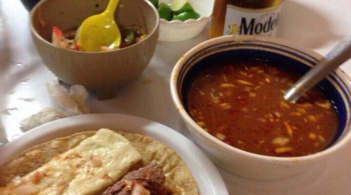 ¡Gánate una deliciosa cena de Birria o Pozole para dos, cortesía de La Perla Tapatía y Mother of Gastronomy!