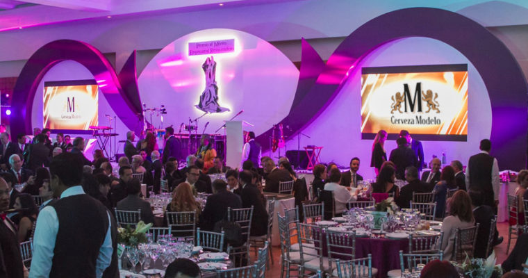 Cerveza Modelo Ámbar y los mejores restauranteros de México celebran el Premio CANIRAC a lo más destacado de la Industria.